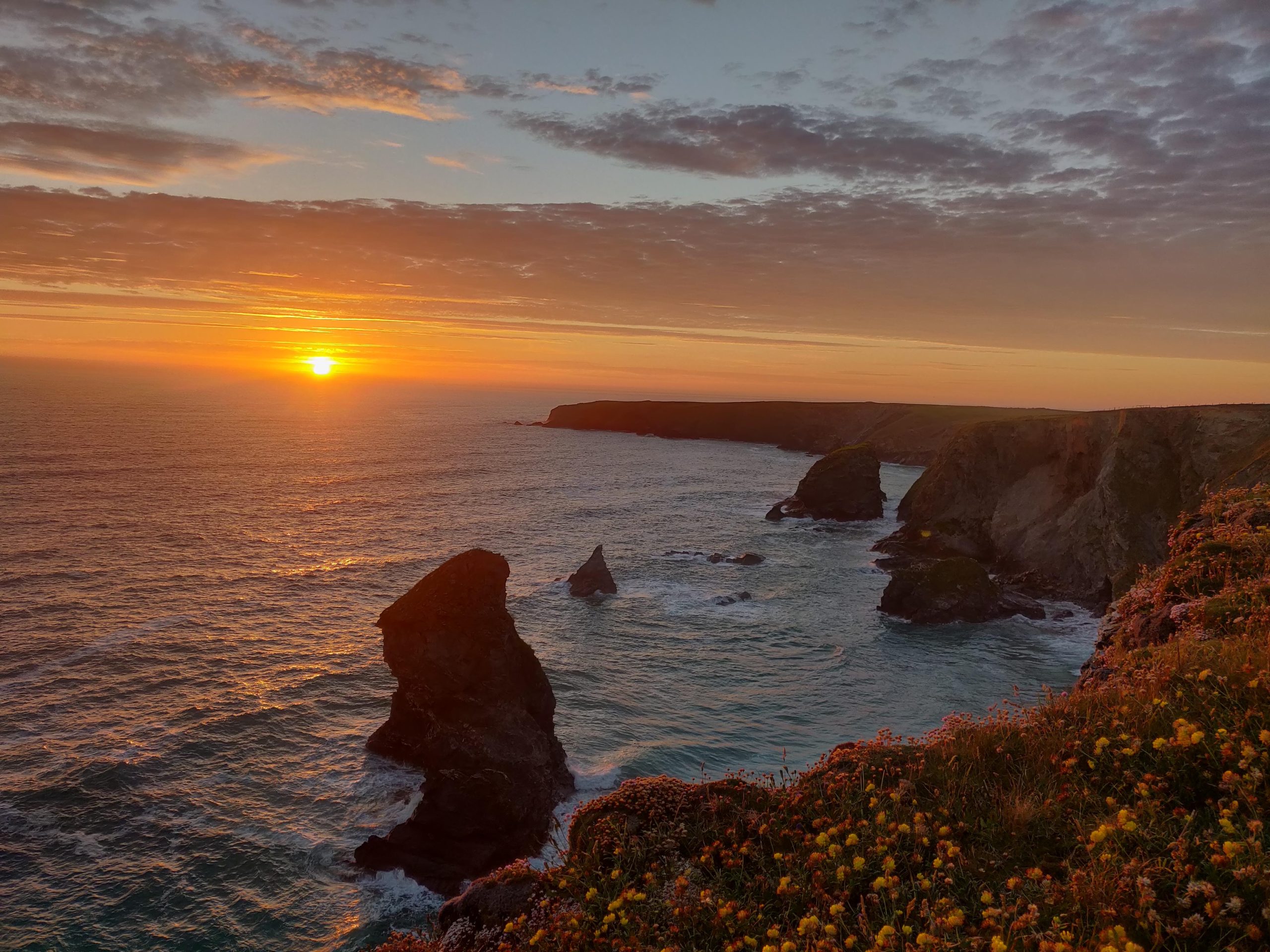 3 amazing spots to watch the sunset in Cornwall - wanderingwheretogo